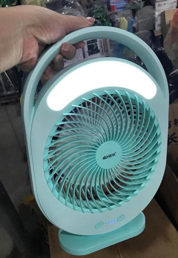 Hướng dẫn sử dụng quạt tích điện kèm đèn led