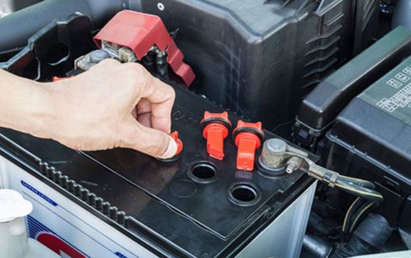 Bình ắc quy bị nóng bất thường và dấu hiệu nhận biết bình ắc quy hỏng