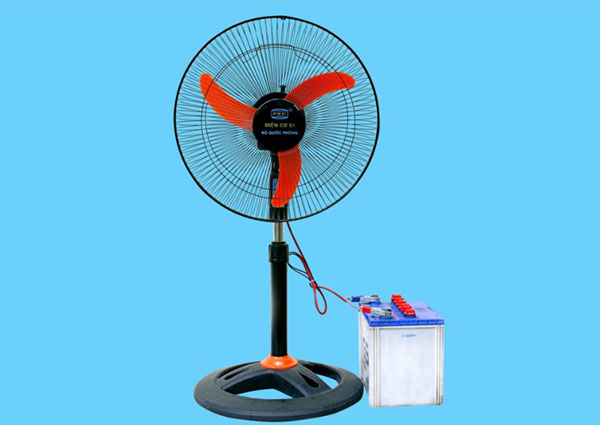 Chọn quạt ắc quy hay quạt tích điện