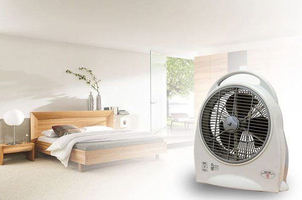 Kinh nghiệm khi đi mua quạt tích điện