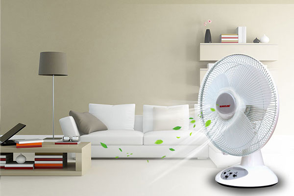 Nên chọn quạt tích điện hay quạt ắc quy