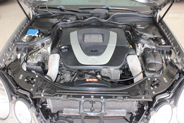 Thay bình ắc quy xe Mercedes E240 ở Hải Phòng
