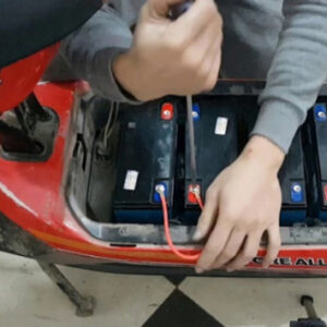 Nguyên nhân và cách khắc phục bình ắc quy xe máy điện bị yếu