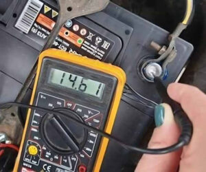 nguyên nhân và cách phục hồi bình ắc quy bị nóng khi sạc